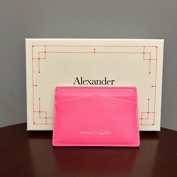 ALEXANDER MCQUEEN Skull Card Holder in Pink Leather with Silver Hardware - Picture 3 of 6